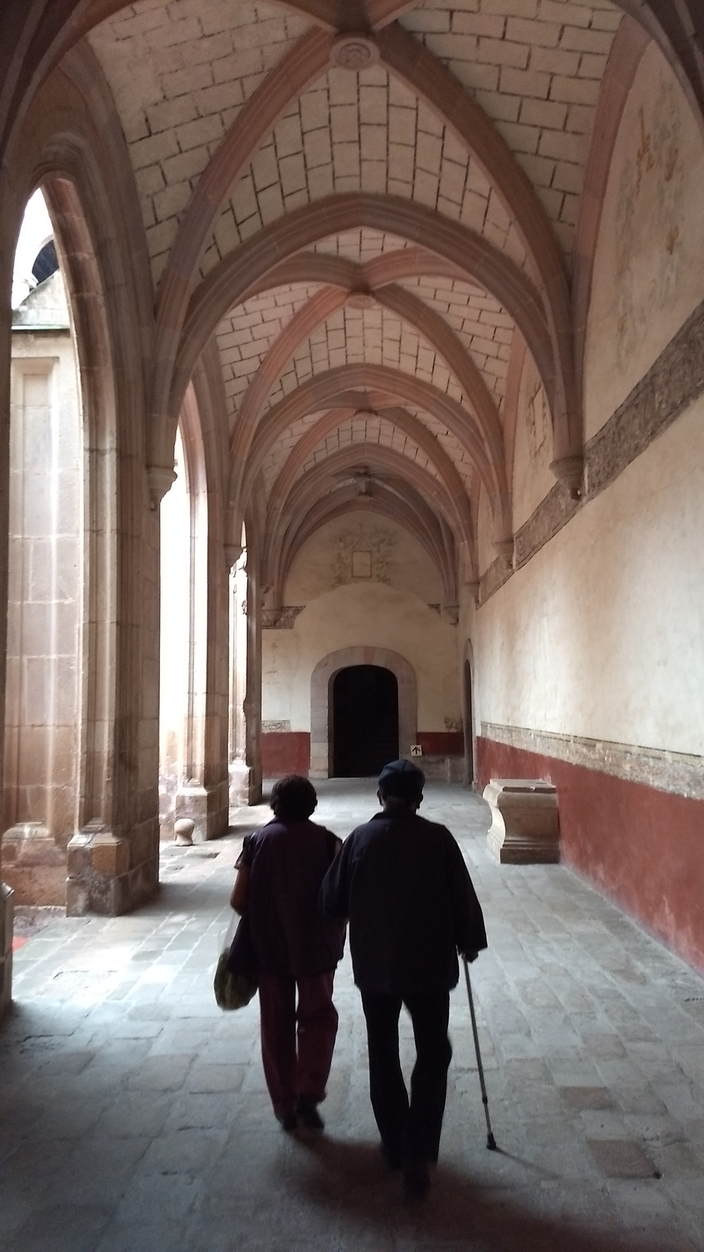 Image of couple walking in the convent at Actopan, Hidalgo